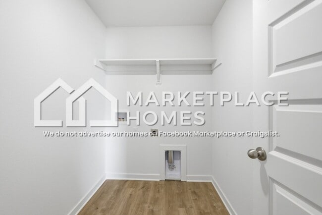 Building Photo - 3040 Laredo Ln