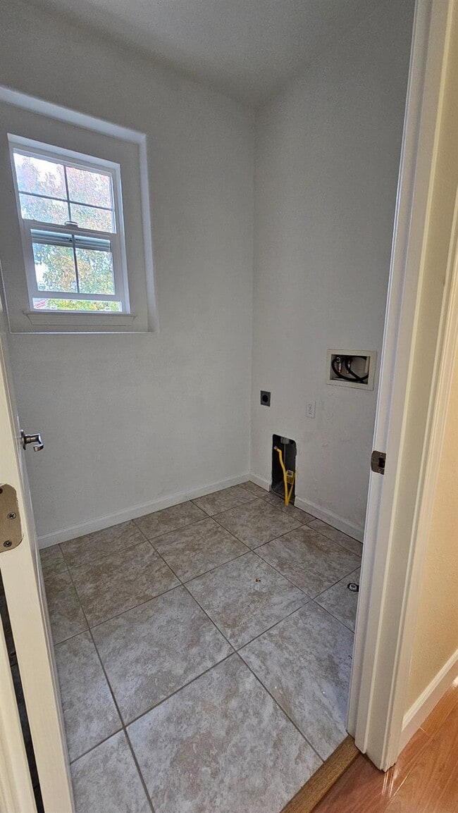 Building Photo - 480 N Orinda Ct