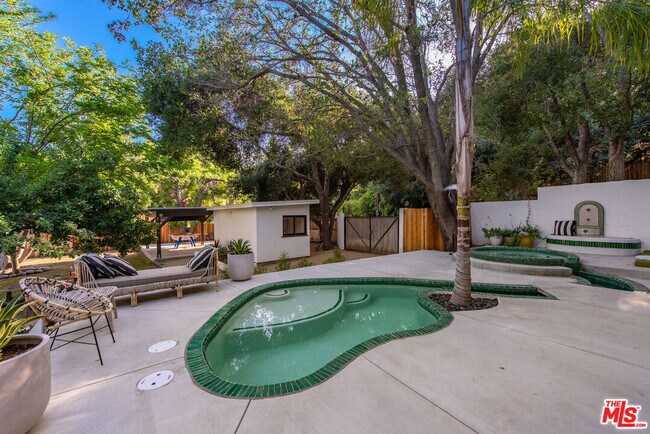 Building Photo - 1362 Old Topanga Canyon Rd
