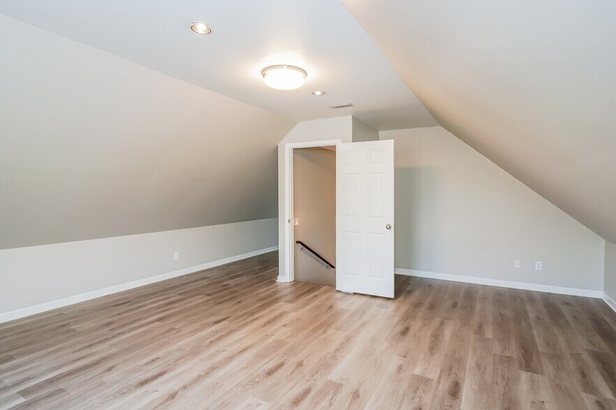 Building Photo - 723 Wildwood Dr