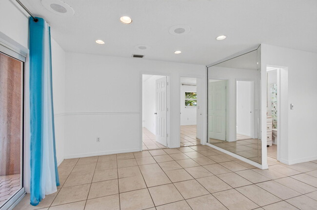 Building Photo - 4760 Bison St