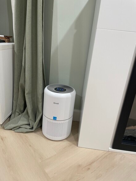 Air purifier - 656 E 50th Pl