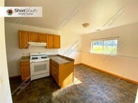 Building Photo - 4 bed 2 bath Single Family Home