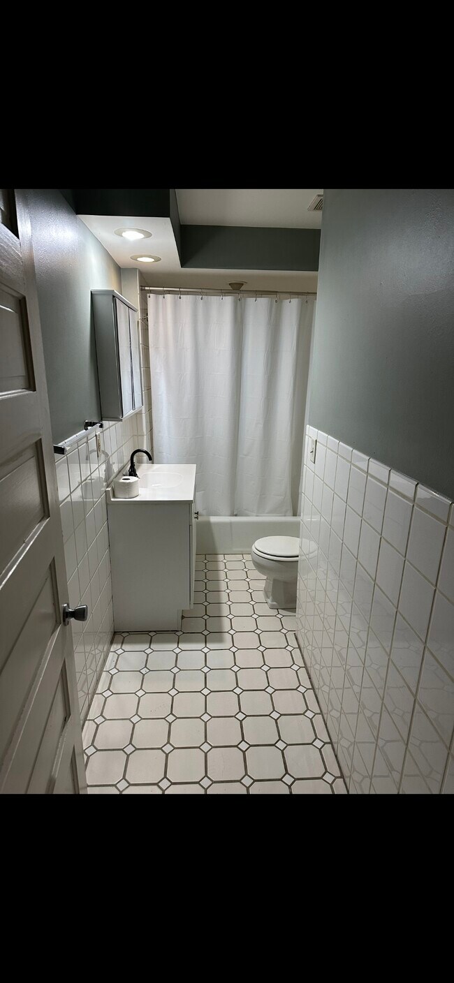 Building Photo - 1329 7th Ave