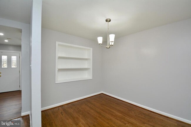 Building Photo - 115 33rd St NE
