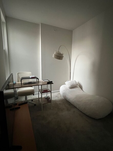 Building Photo - 2700 Sears St