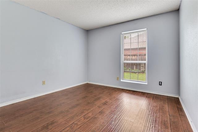 Building Photo - 528 Lester St