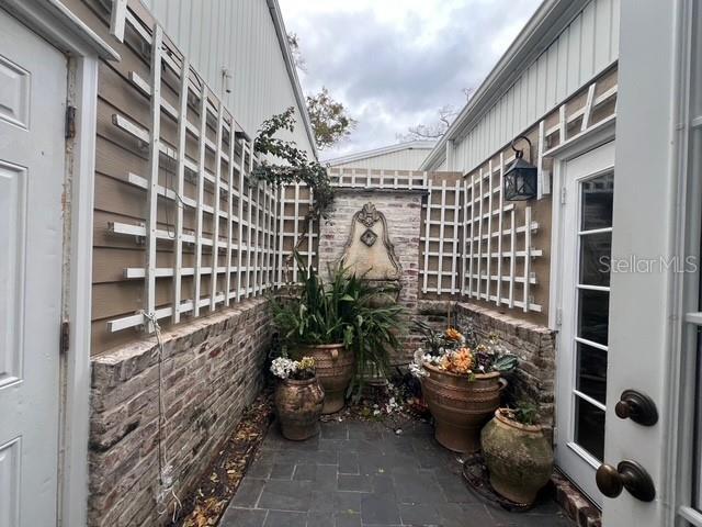 Building Photo - 2833 Orange Tree Cir N