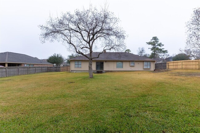 Building Photo - 328 Lake View Dr