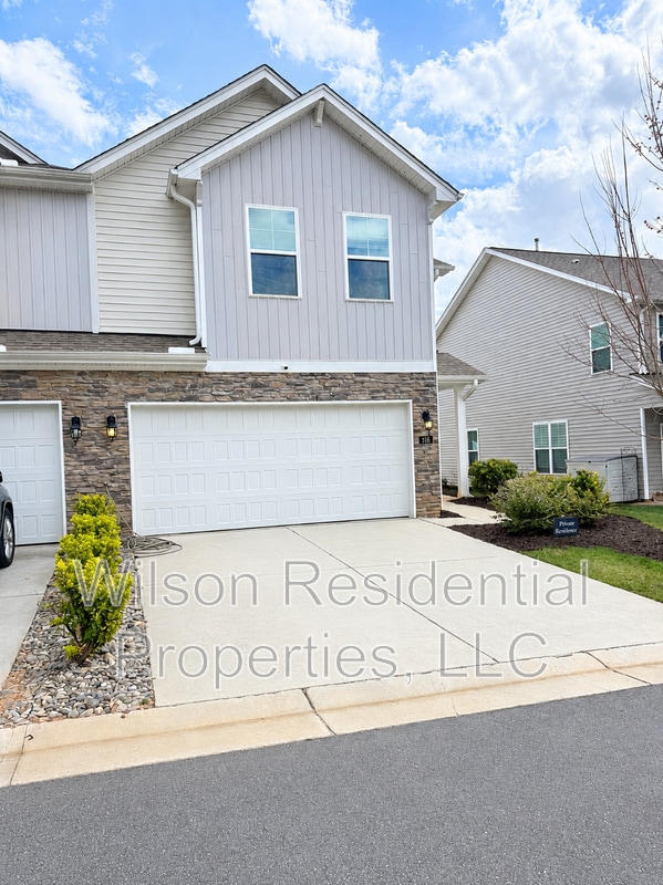 Building Photo - 216 Stamm Dr