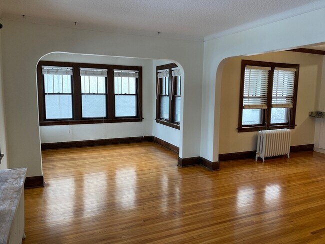 Building Photo - 1034 Saint Clair Ave