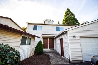 Building Photo - Newly Updated 2 Bedroom 1.5 Bath Townhouse...