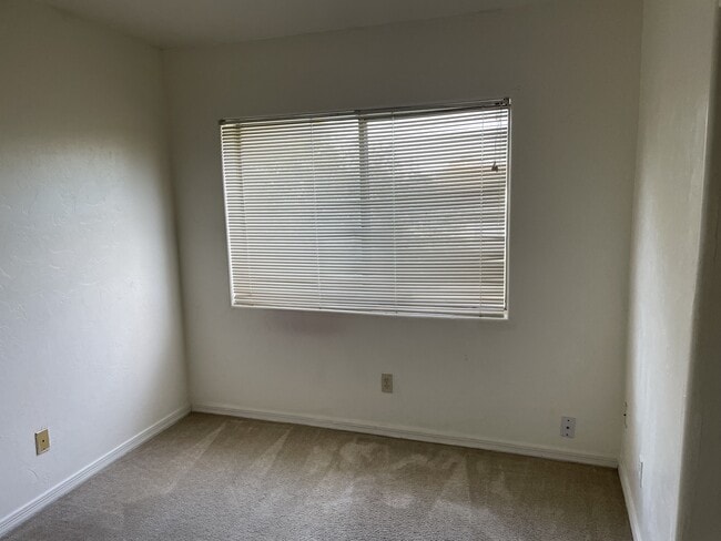 Building Photo - 2536 N Corinthian Garden Dr