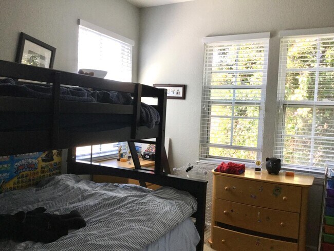 Building Photo - 6 Dockside Cir