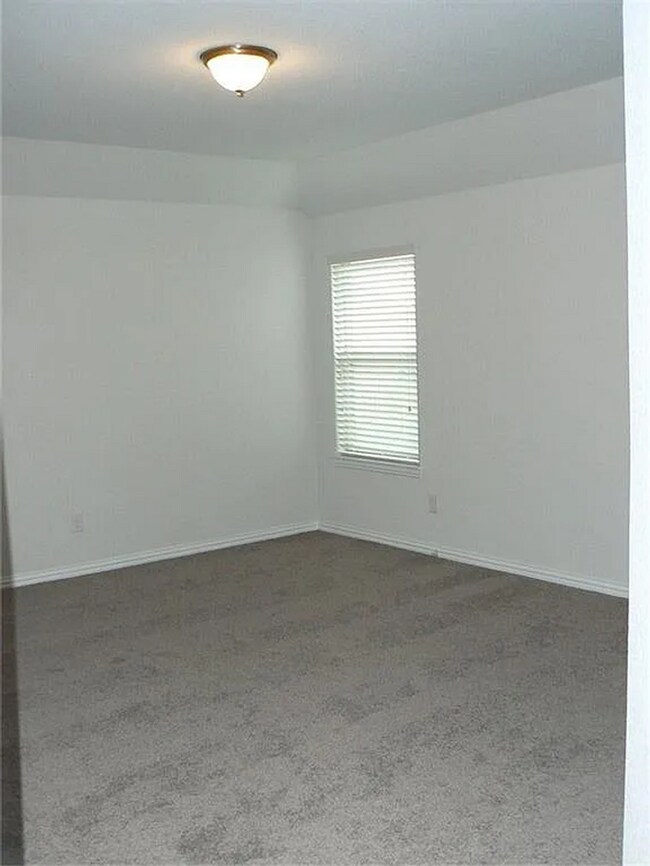 Building Photo - Coming Soon 4BR/2.5BA w/ Fenced Yard + Assigned Parking in Round Rock, TX