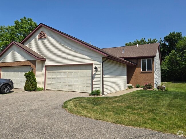 Building Photo - 1623 Lamberton Lake Dr NE