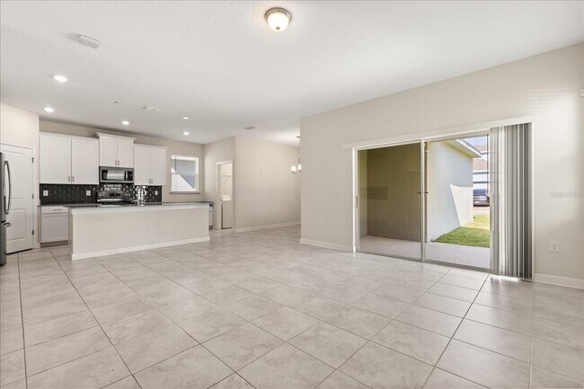 Building Photo - 9131 Cut Shot Dr