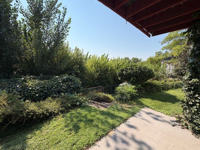Building Photo - 479 S Palisade Dr