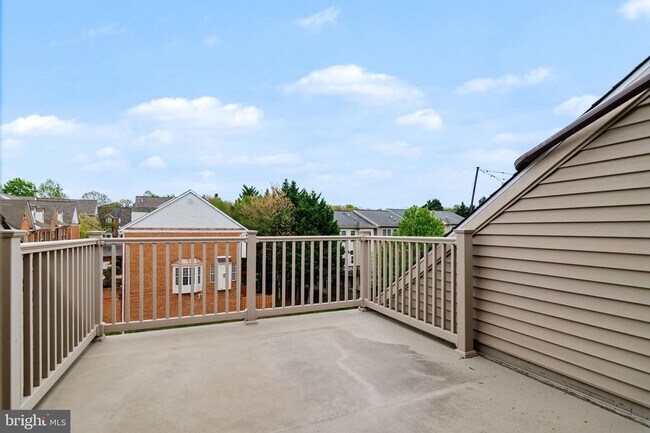 Building Photo - 3697 Ambrose Hills Rd