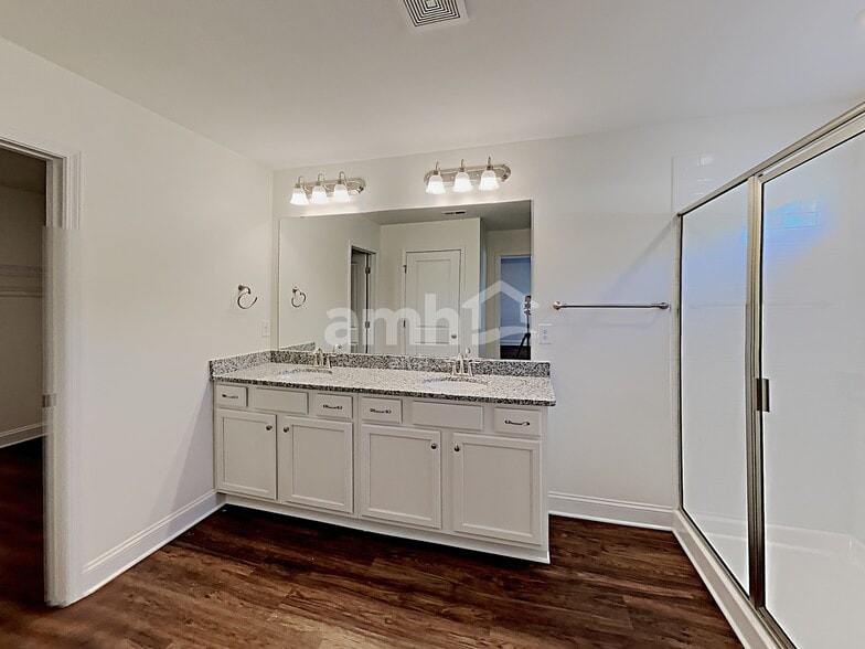 Building Photo - 1130 Bentley Pk Dr