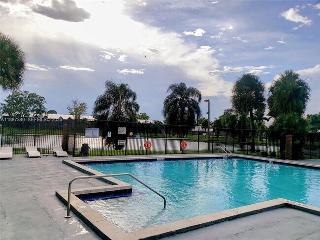 Building Photo - 2000 S Main St