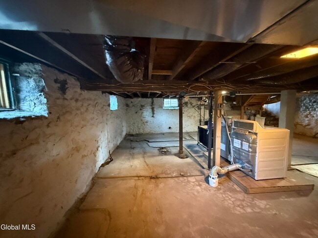 Building Photo - 152 E State St