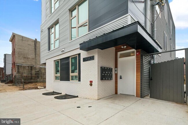 Building Photo - 1917-21 E Letterly St