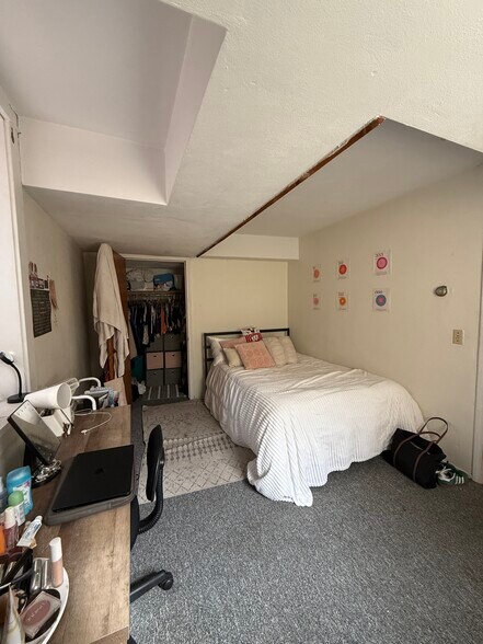 Building Photo - 612 Howard Plz