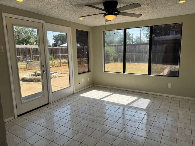 Building Photo - "Spacious 4-Bedroom Home with 2 Full Baths in Lubbock – 1,984 Sq Ft of Comfort!"