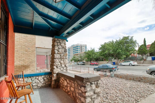 Building Photo - 1214 N Kansas St