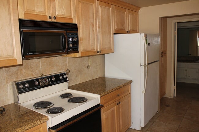 Building Photo - 3882 Radcliffe Ln