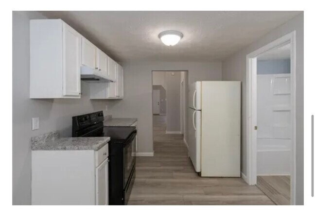 Building Photo - 1033 N Belmont Ave