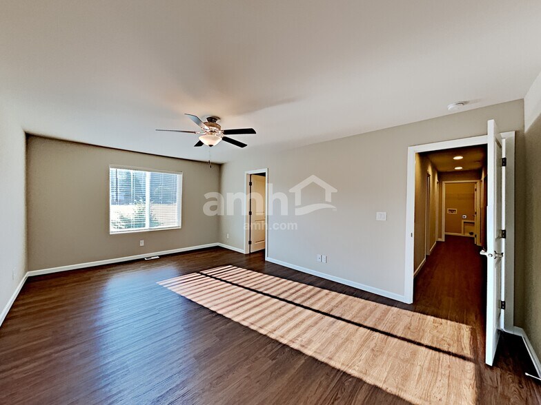 Building Photo - 259 Jasmine Ln N