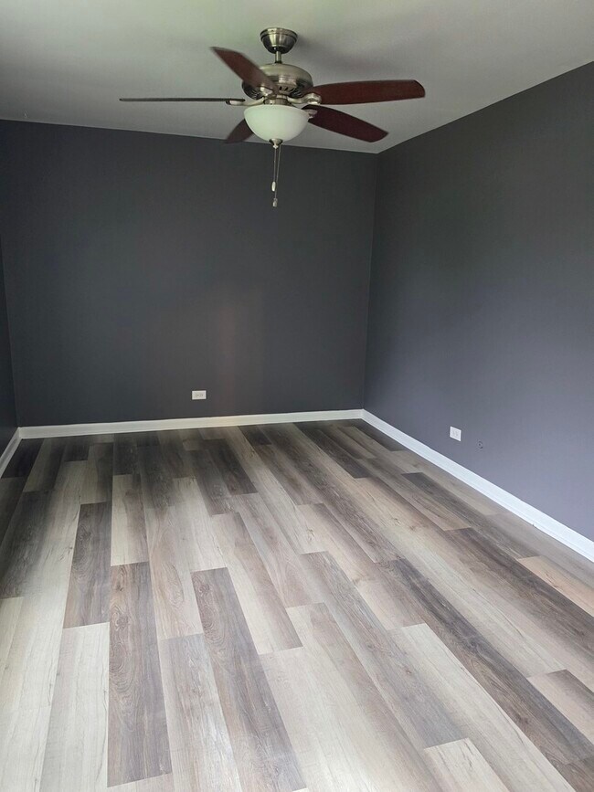 Building Photo - 304 Creekside Dr