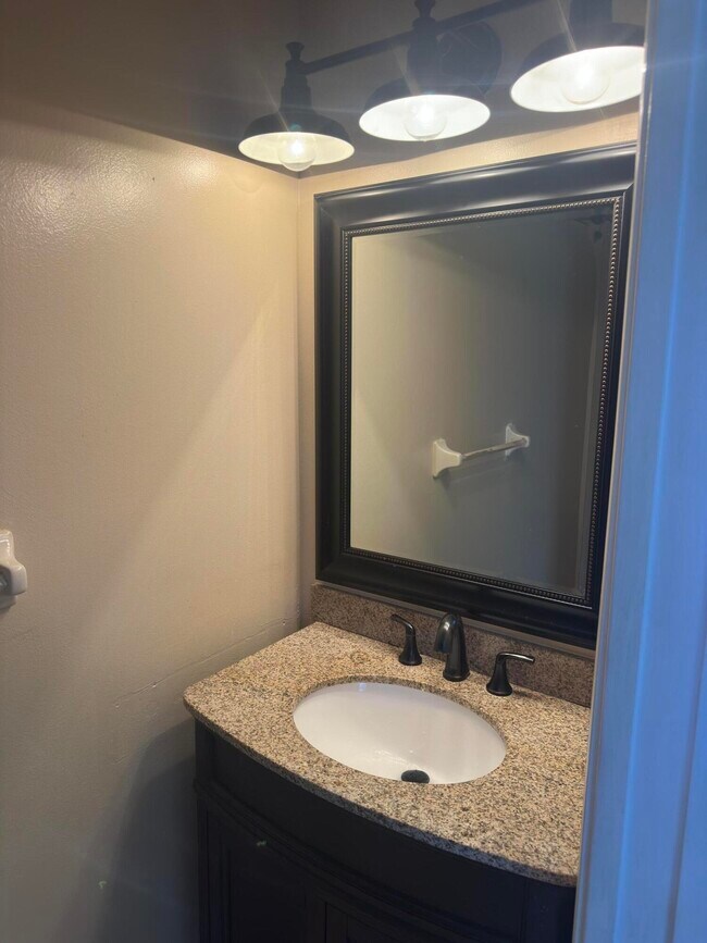 Building Photo - 5409 Eastbay Dr