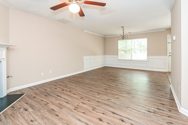 Building Photo - 347 Hidden Creek Ln