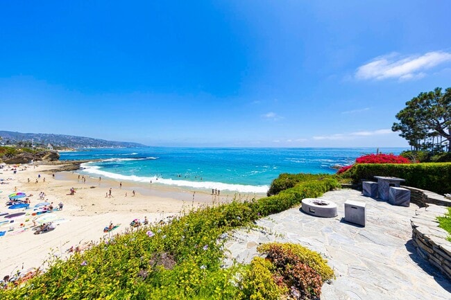 Building Photo - Incredible ocean views and private steps t...