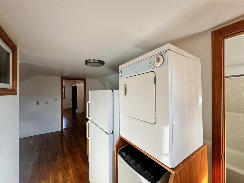 Building Photo - 8 Allen St