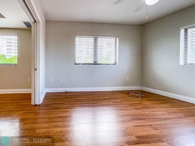 Building Photo - 4241 N Ocean Blvd