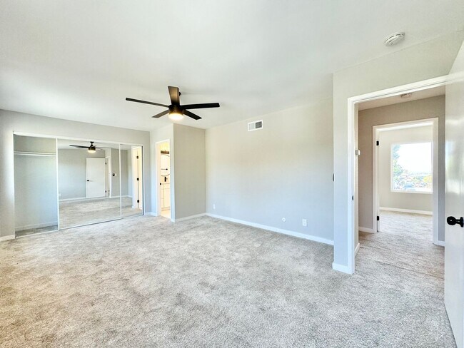 Building Photo - Beautifully Updated 4B/2.5BA House with Solar and A/C!