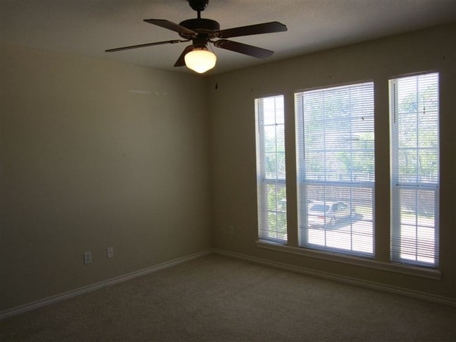 Building Photo - 2 br, 2.5 bath Condo - Wellington Court Co...