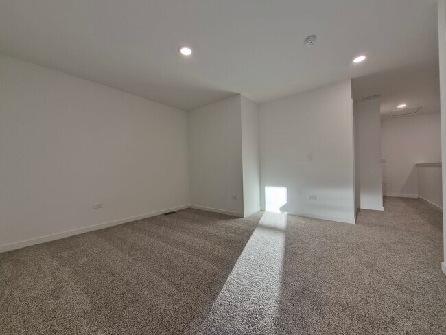 Building Photo - 2268 Barbera Dr