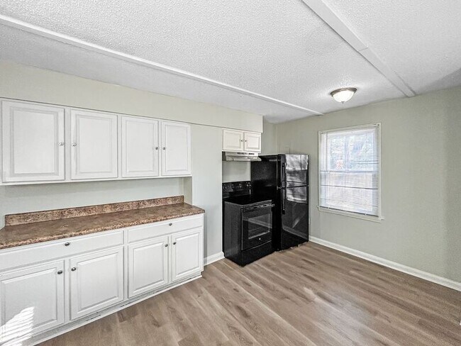 Building Photo - 533 Burkman Dr