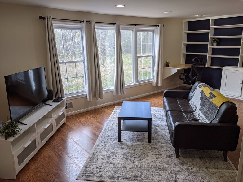 Living Room - 7913 Central Park Cir