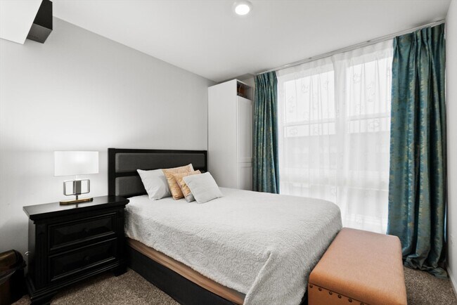 Building Photo - 343 Summit Cir