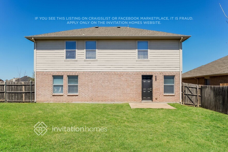 Building Photo - 1404 Whitewater Dr