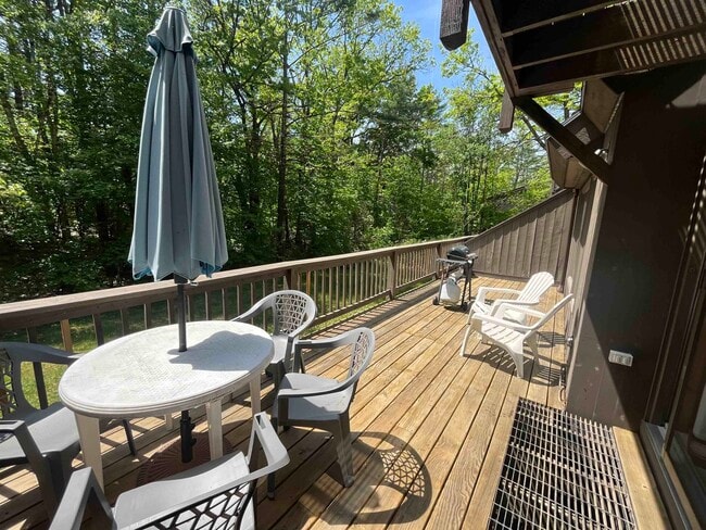 Building Photo - 35 Woodland Pines Rd