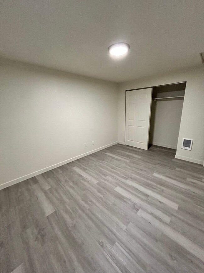 Building Photo - ARAF0170 B