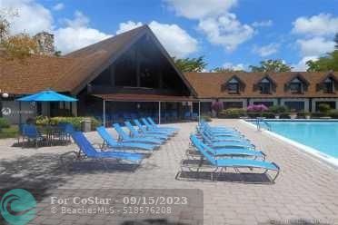 Building Photo - 3730 Inverrary Dr