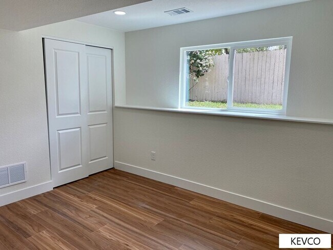 Building Photo - Tastefully Renovated Home!